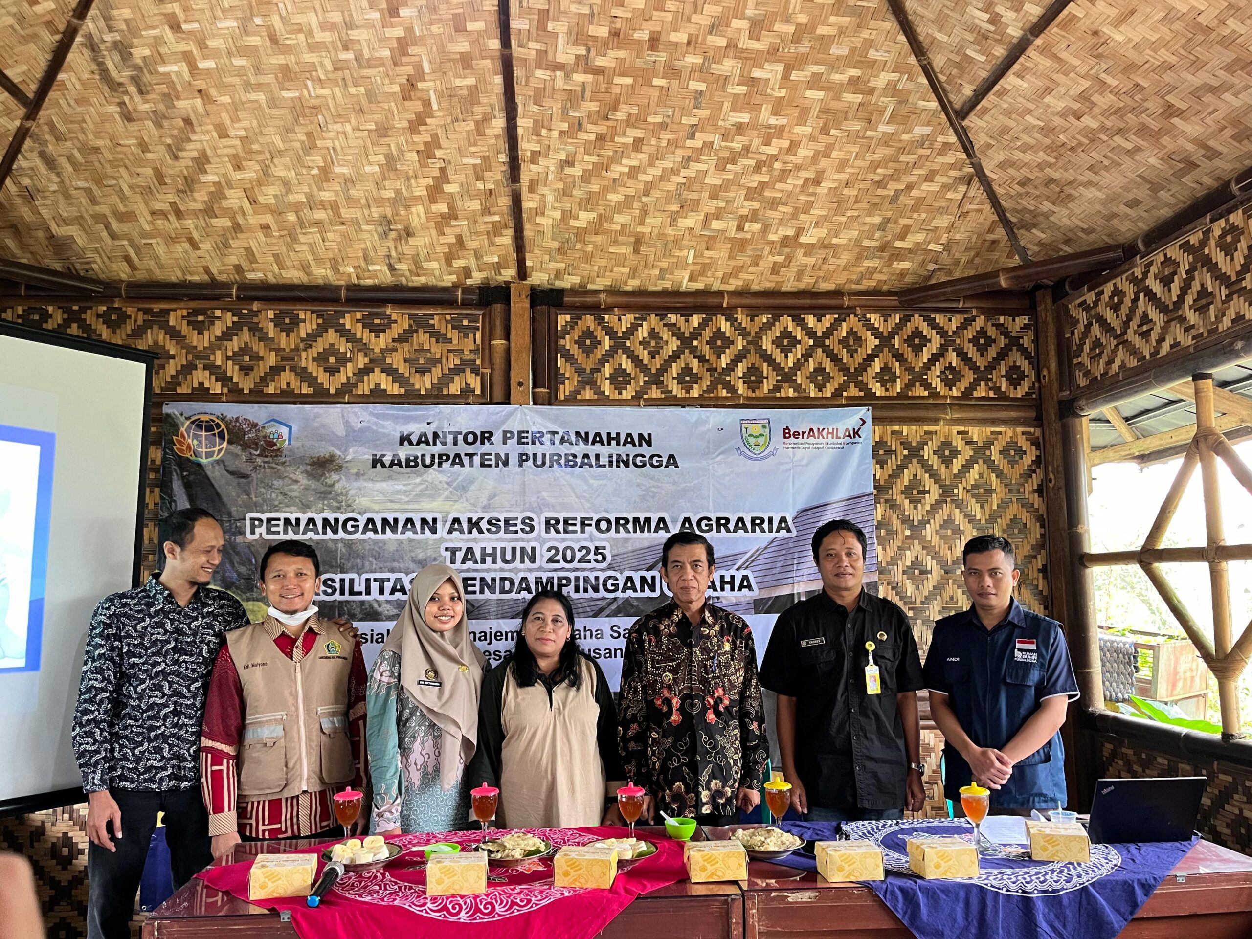 Kankemenag Purbalingga Gandeng BPN Sosialisasikan Sertifikasi Halal kepada KWT Karya Tani Desa Pengalusan