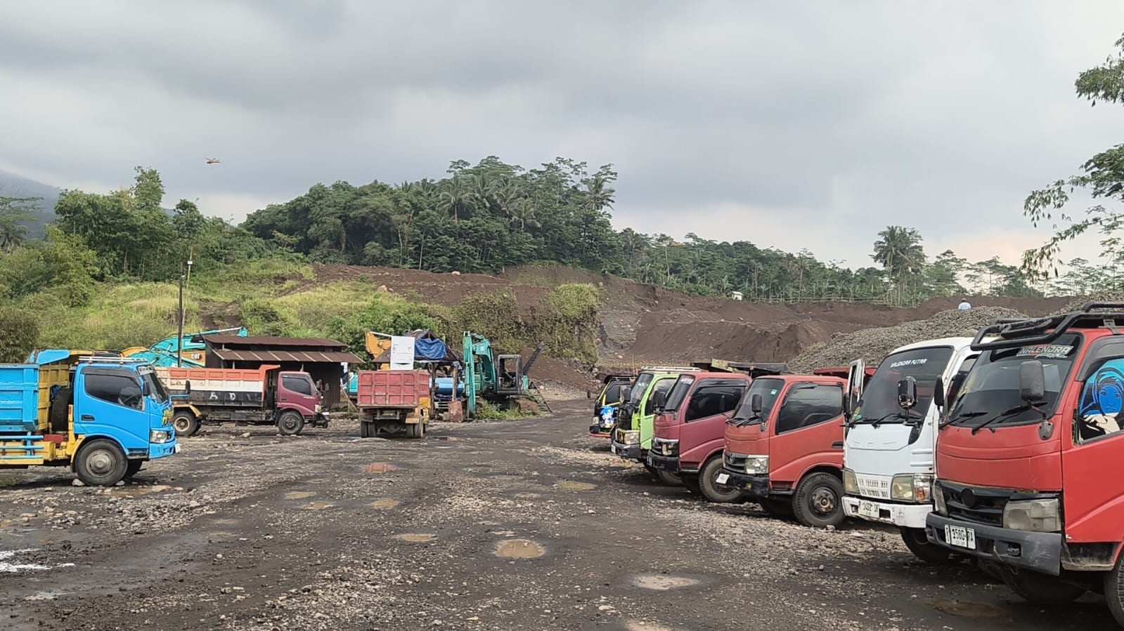 Warga Gandatapa Gelar Aksi Damai, Desak Penghentian Operasional Tambang Pasir Hitam