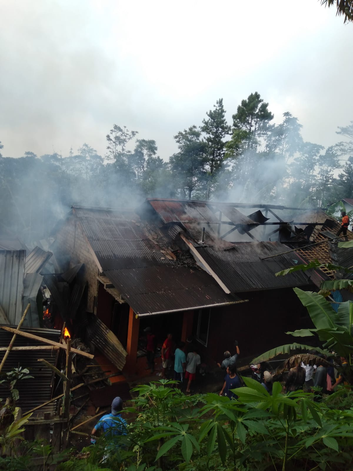 Kebakaran di Desa Siwarak Purbalingga Hanguskan Dua Rumah Warga, Kerugian Ditaksir Ratusan Juta