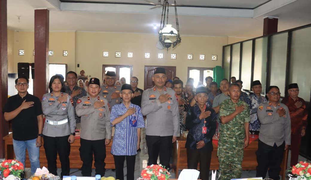 Jumat Curhat di Purbalingga Kapolres Ajak Warga Desa Padamara Sukseskan Pilkades Aman 2026